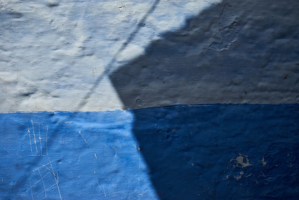 Schaduw op blauw