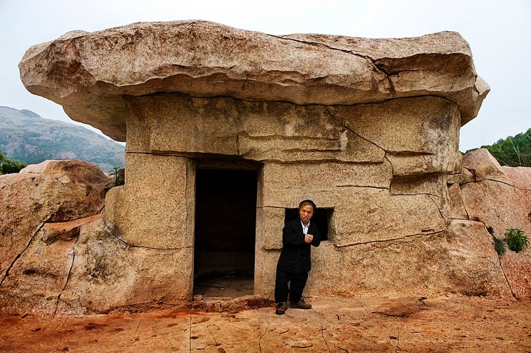 The dwarf empire (hut)