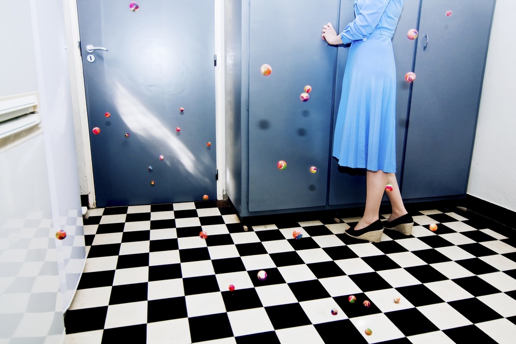 Bouncing of the walls