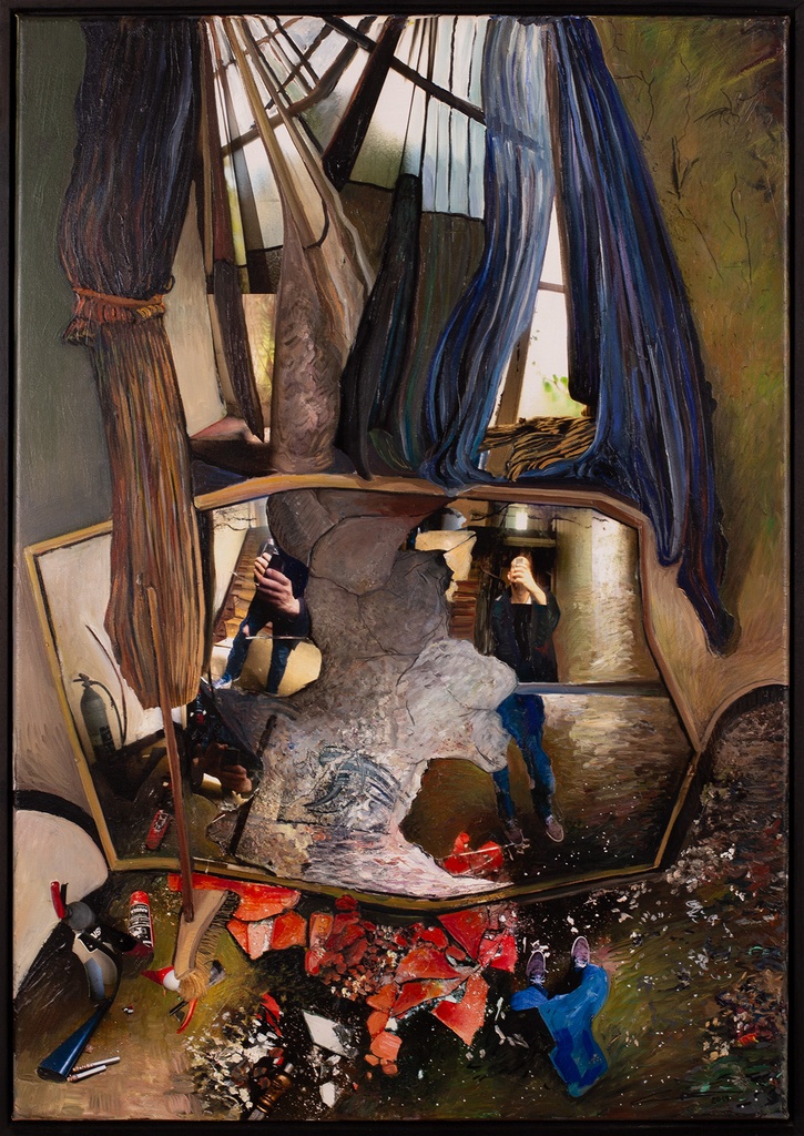 Gebroken spiegel in trappenhal