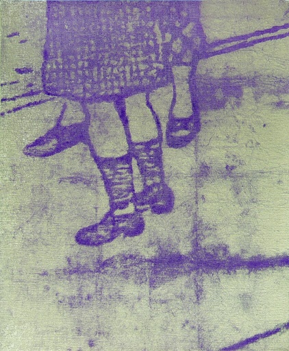 [09720058] Dans la rue, marcelle marche vite