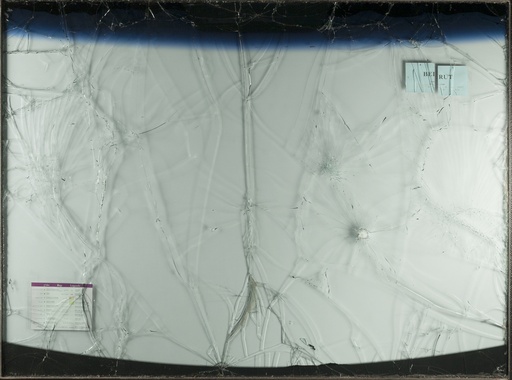 [10210021] Cracked windshields (Engels)