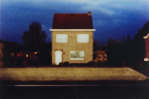 [12820034] Decors huis in geel avondlicht