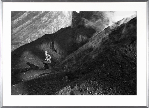 [14160097] China, coalmine scavenger