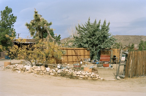 [14390003] Traveling light (Yucca Valley, 2016)