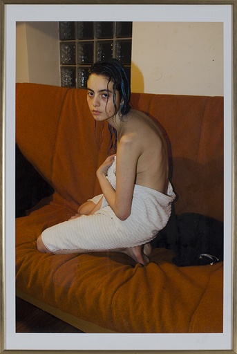 [15000008] Sans titre, sur le canapé orange