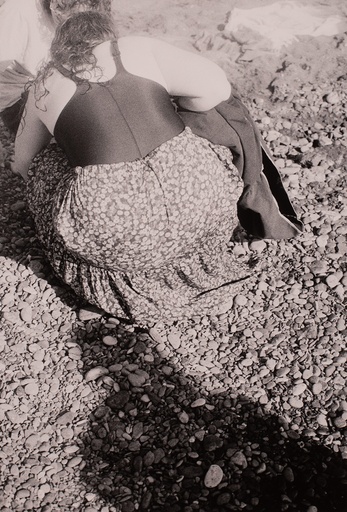 [14900011] Which is still crystal sapphire in a sandbox